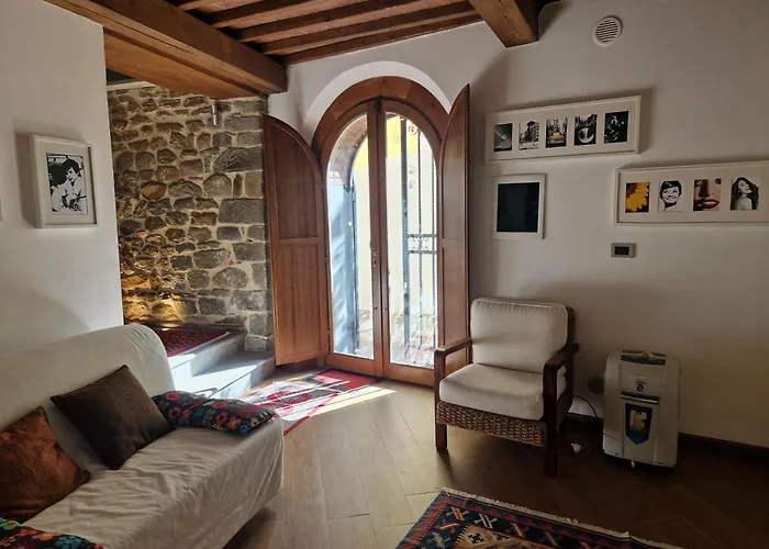 Hébergement de vacances Casa Papalino, Con Jacuzzi E Vista Sulle Colline Di Vinci Larciano