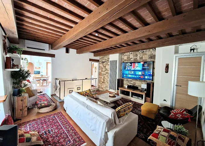 Casa Papalino, Con Jacuzzi E Vista Sulle Colline Di Vinci Hébergement de vacances *